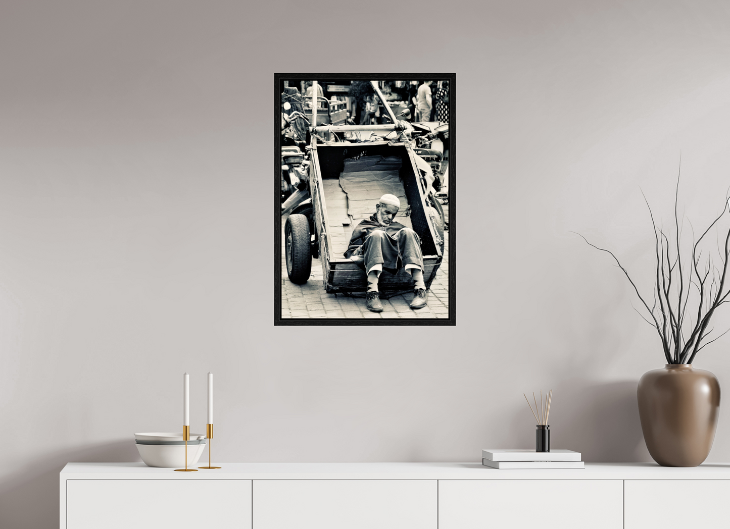 50 x 71,3 cm, Foto Print on Acrylic glass; Oak Wood Frame Basel 15 mm Time for a Break – Souks von Marrakech, Marokko; von J. Schleenbecker; Sammlung „Farben von Marrakesch“; Copyright 2025.