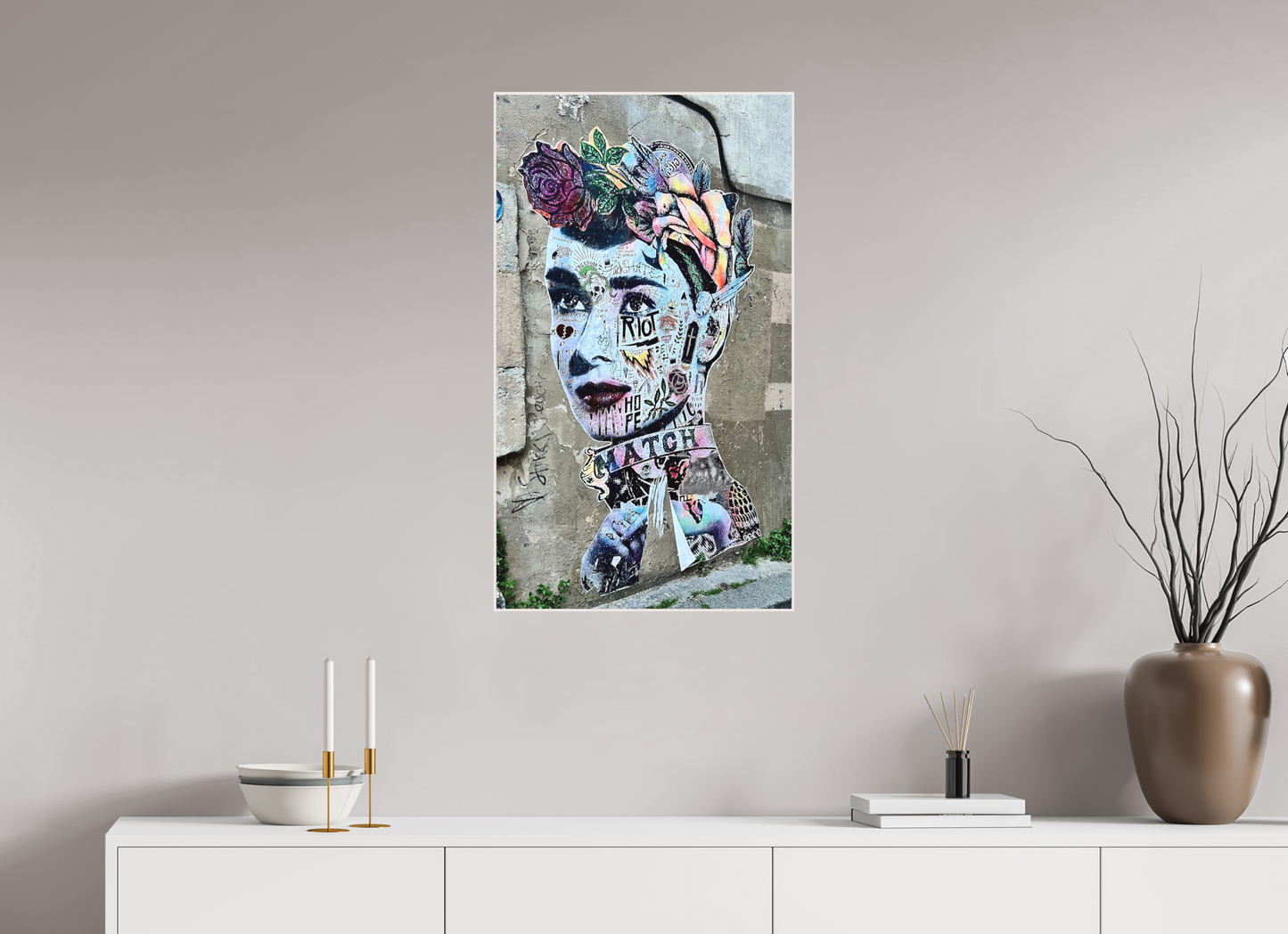 50 x 87 cm, Foto Abzug hinter Acrylglas Matt; Art Box aus Massivholz 4 mm Ahorn weiß Free Lady from Montmartre - Street Pop Art Vol. 2 - Fine Art Photo Print under Acrylic Glass
