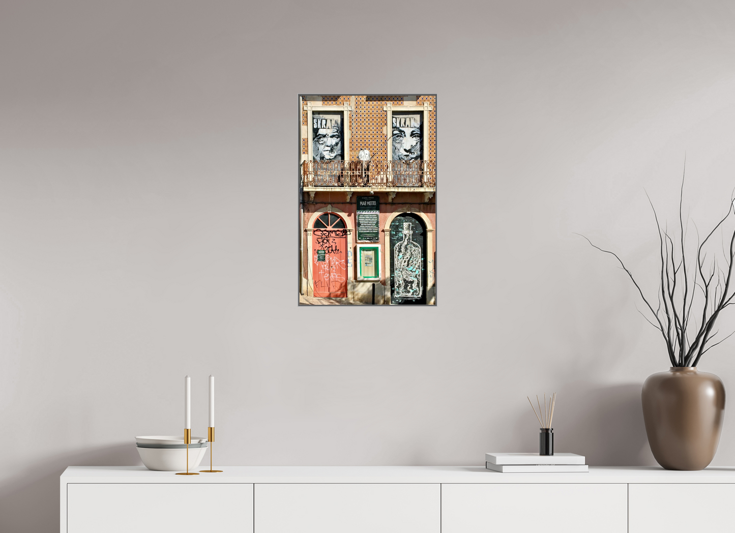 40 x 61,5 cm, Art Box 50 mm - Aluminium Rahmen - Foto-Abzug hinter Acrylglas - printed and designed by Whitewall Magic Lisboa Vol. 1 - Collection "Graffiti Street Art Meets Marrakech"; Photo Art Probt under Acrylic Glass