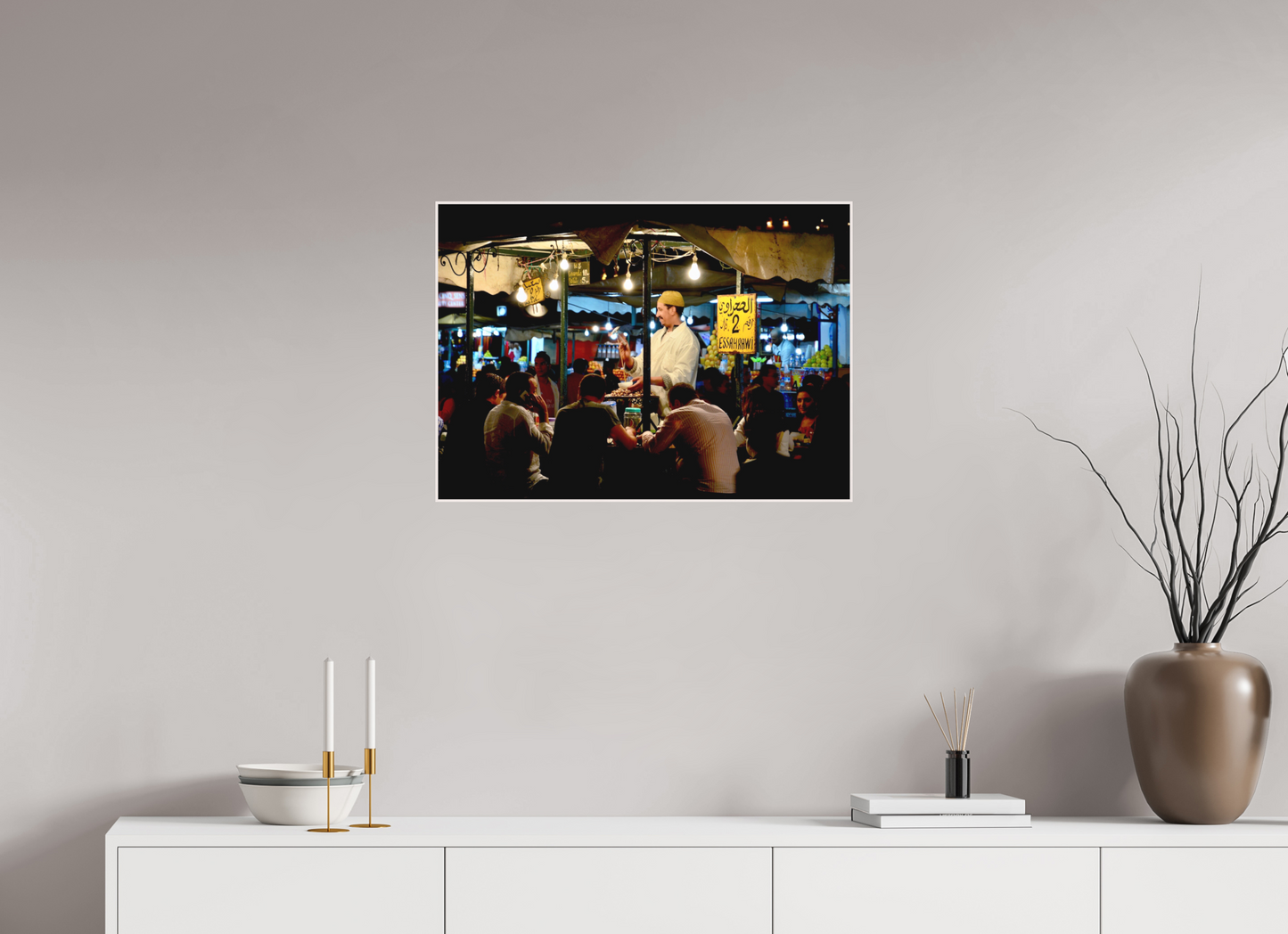 69,7 x 50 cm, Foto Abzug hinter Acrylglas Matt; Art Box aus Massivholz 4 mm Ahorn weiß Marrakech Night Market Vol. 5; Photo Art Print under Acrylic Glass; Art Box 50 mm Maple Wood Frame, produced by Whitewall.