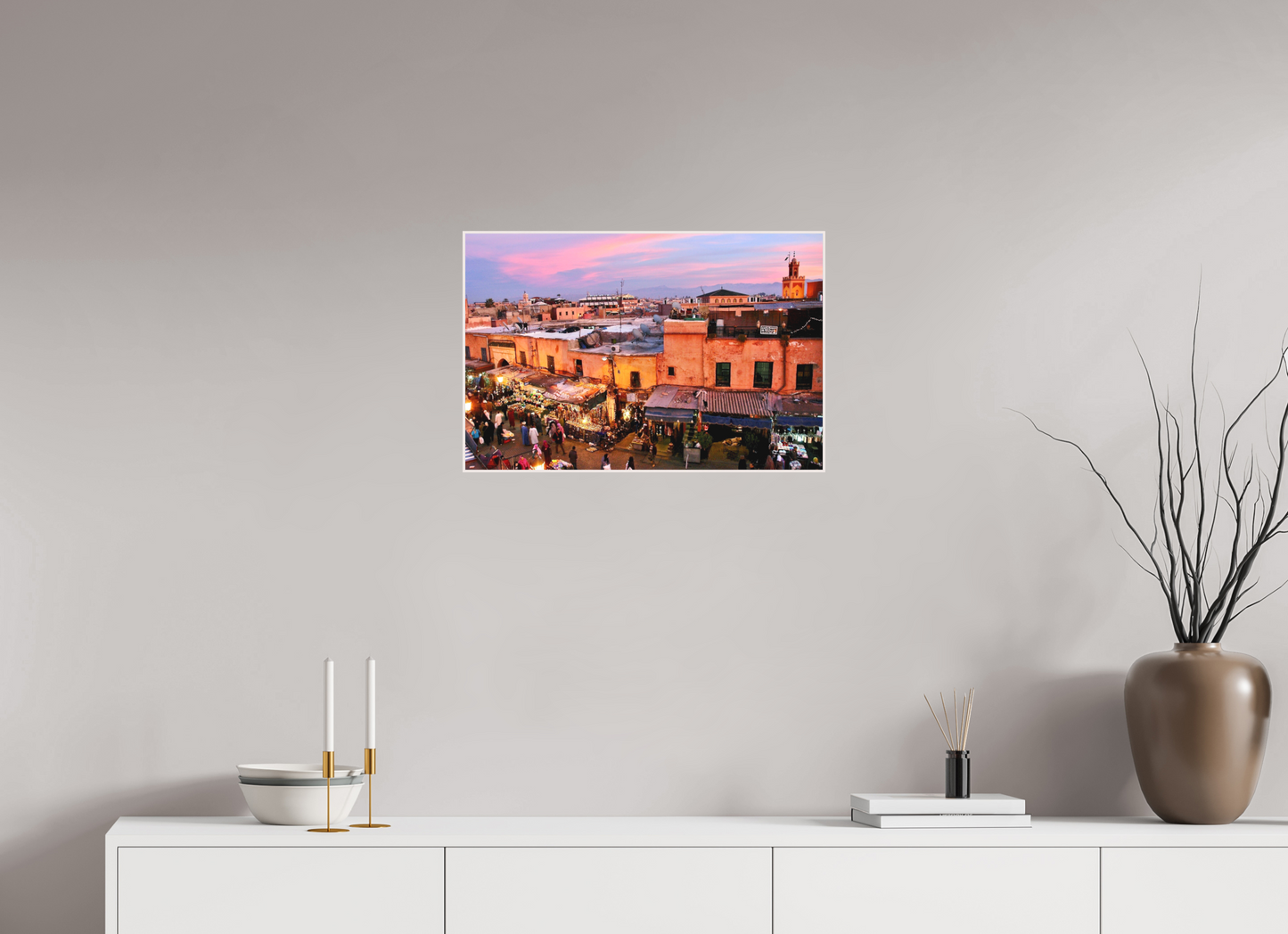 60,5 x 40 cm, Foto Abzug hinter Acrylglas Matt; Art Box aus Massivholz 4 mm Ahorn weiß Magic Sunset in the Medina - Marrakech-Morocco; Fine Art Photo Print under Acrylic Glas