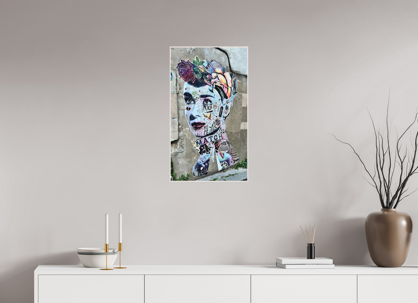 40 x 69,6 cm, Foto Abzug hinter Acrylglas Matt; Art Box aus Massivholz 4 mm Ahorn weiß Free Lady from Montmartre - Street Pop Art Vol. 2 - Fine Art Photo Print under Acrylic Glass