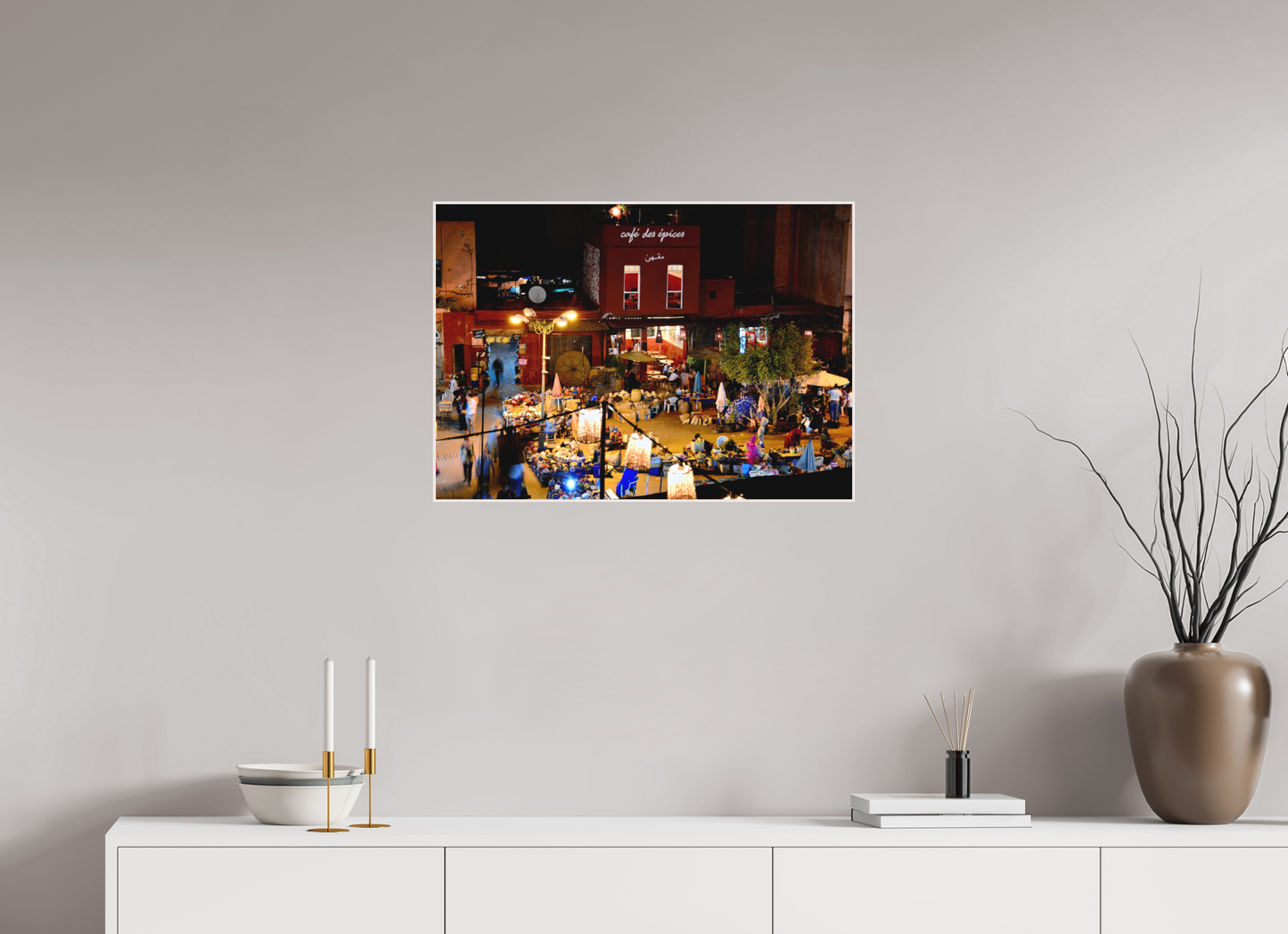 70,5 x 50 cm, Foto Abzug hinter Acrylglas Matt; Art Box aus Massivholz 4 mm Ahorn weiß Place des Epices Marrakech at Night; Smalll, hidden Market square in the Souks of Marrakech Medina, Photo by Jörg Schleenbecker; Copyright 2025